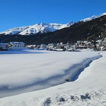 Modernes Mitten In * Davos