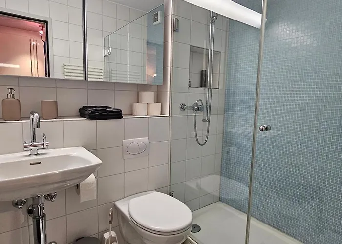 Modernes Mitten In * دافوس