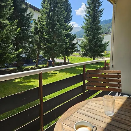 Modernes Mitten In Apartment Davos